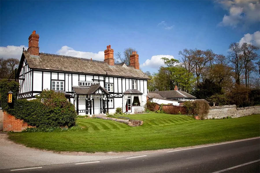 Pop Up Party UK, preferred supplier for farmhouse lawn games and garden games at Donington Park.