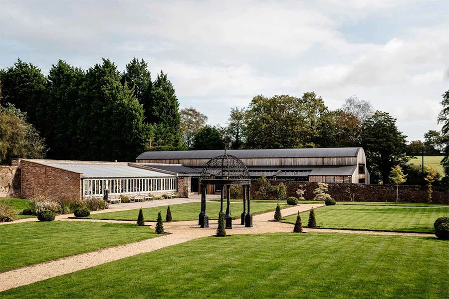 Preferred supplier Pop Up Party UK garden games and lawn games at Foxtail Barns.